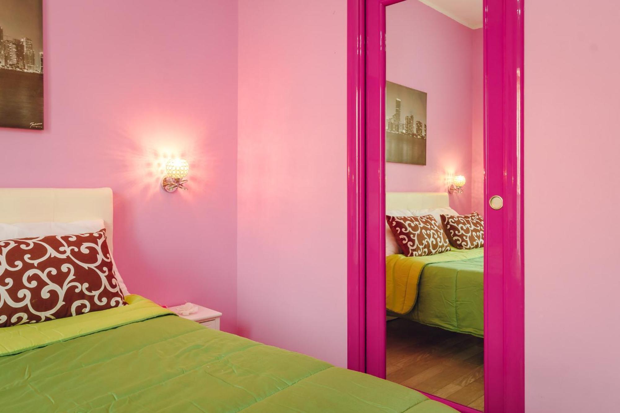 Pink Barbie's House, Domus Lumeras *